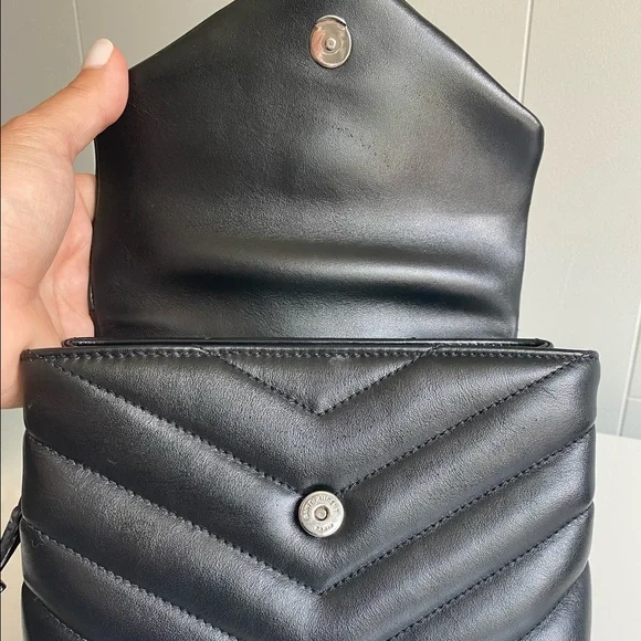 YSL Toy Loulou with black accents - Picture 2 of 8